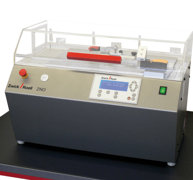 Mașina automată de crestat probe material plastic conform ASTM D256, ASTM D6110, EN ISO 179, EN ISO 180 și EN ISO 8256