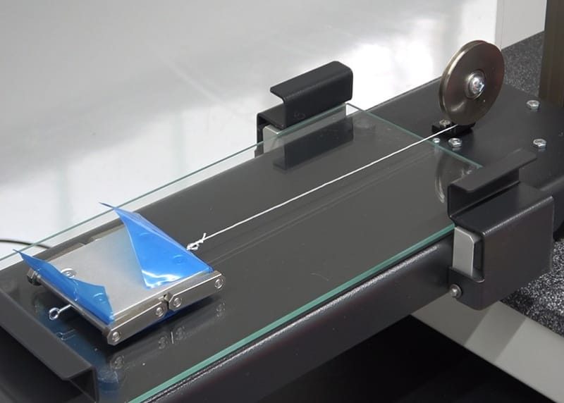 Coeficientul de frecare static și cinetic sau dinamic al foliilor de plastic conform ISO 8295 | ASTM D1894