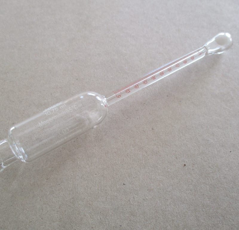 Butirometru pentru lapte degresat 0-1%, G, cu bulb inchis, Funke Gerber