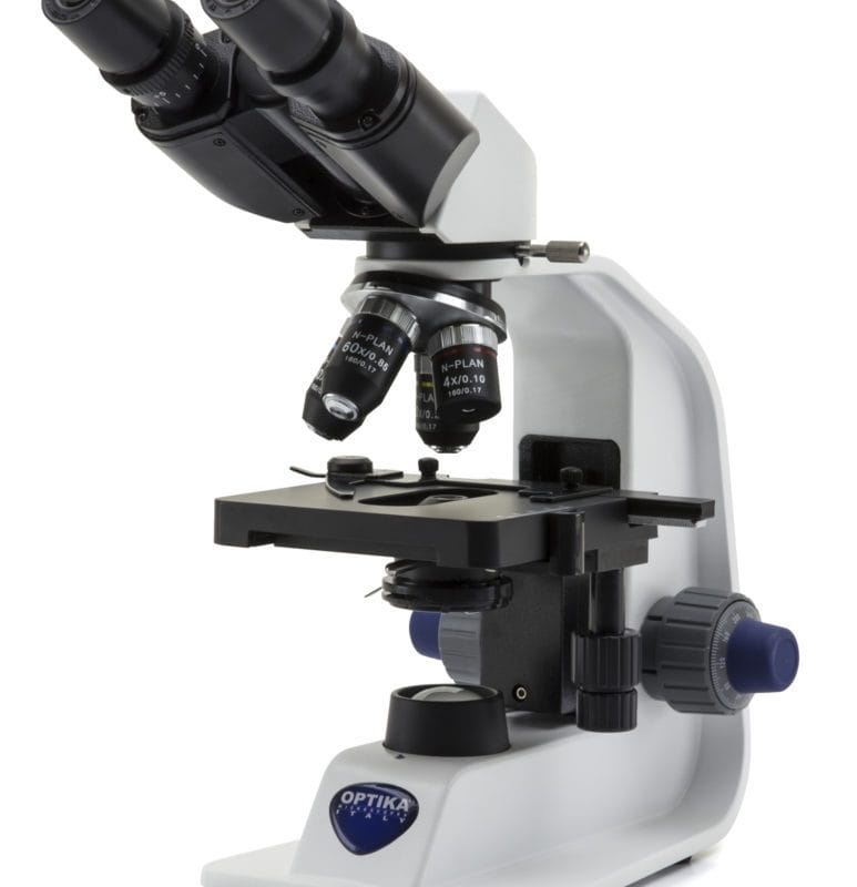 Microscop binocular cu câmp luminos, mărire 600x, obiective PLAN pentru imagine plană, oculare binoculare, platforma mobilă XY, baterii reîncărcabile