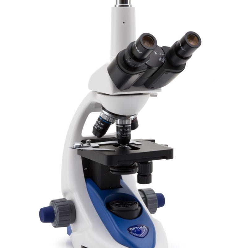 Microscop trinocular cu câmp luminos, mărire 1000x, obiective PLAN pentru imagine plană, oculare binoculare plus ieșire trinoculară pentru camere digitale sau adaptoare de imaging