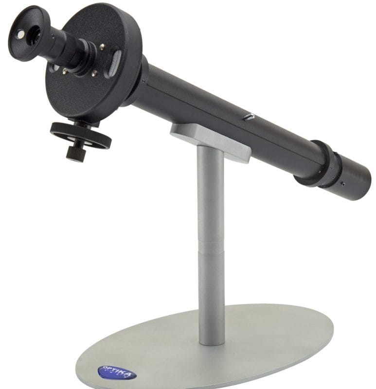 Polarimetru pe banc cu disc, instrument de laborator pentru măsurarea activității optice și rotației planului de polarizare a luminii în soluții, utilizat în chimie analitică, industria zaharului, și farmacie pentru determinarea purității și concentrației compușilor optici activi