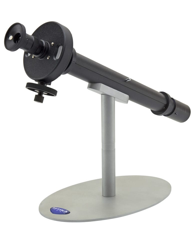 Polarimetru pe banc cu disc, instrument de laborator pentru măsurarea activității optice și rotației planului de polarizare a luminii în soluții, utilizat în chimie analitică, industria zaharului, și farmacie pentru determinarea purității și concentrației compușilor optici activi