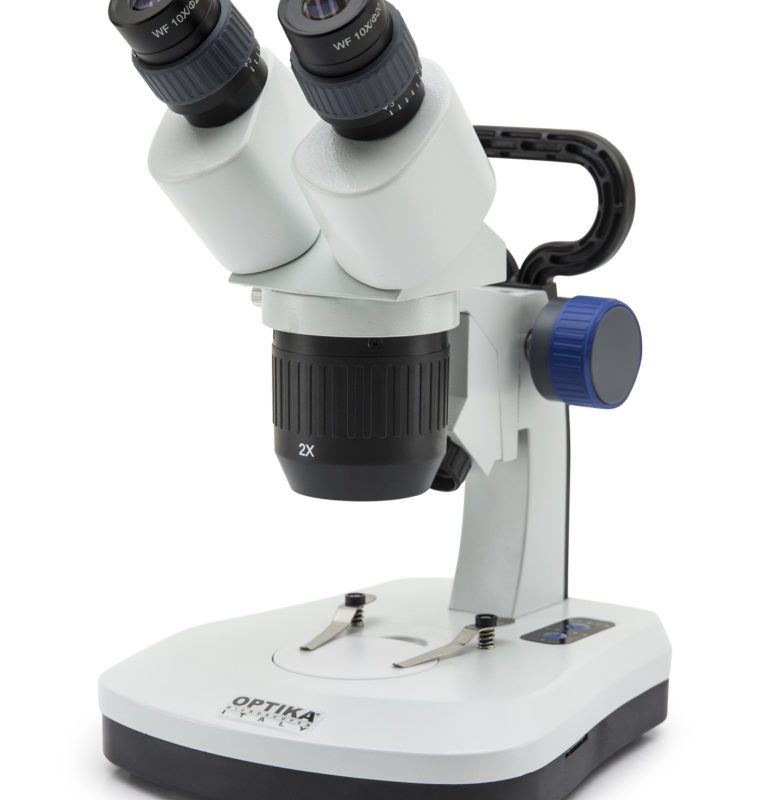 Stereomicroscop SFX cu braț fix și cap rotativ, mărire 20x-40x, panou tactil de control, iluminare LED incidenă și transmisă, alimentare cu baterii reîncărcabile (nu sunt incluse), pentru observații din multiple unghiuri