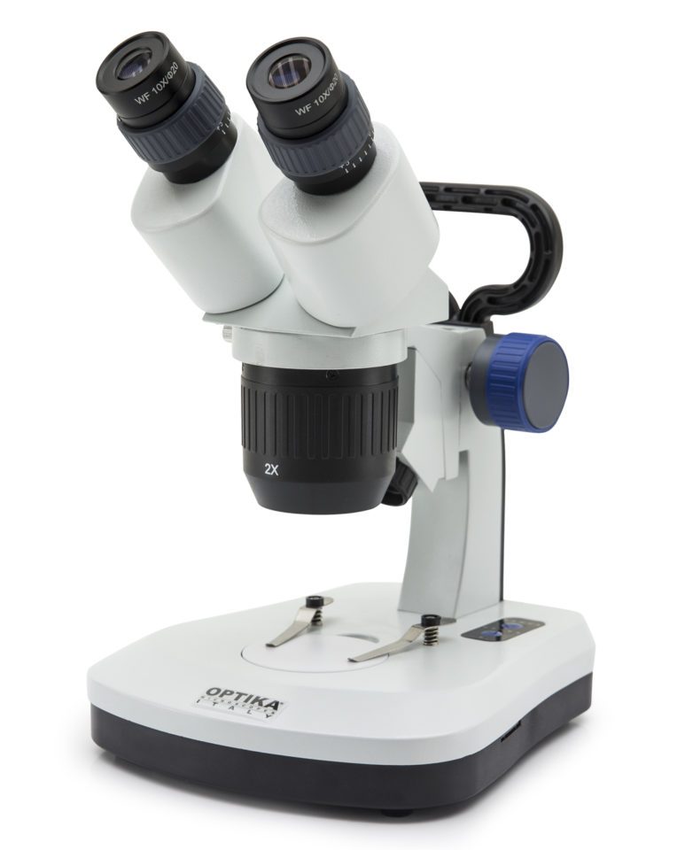 Stereomicroscop SFX cu braț fix și cap rotativ, mărire 20x-40x, panou tactil de control, iluminare LED incidenă și transmisă, alimentare cu baterii reîncărcabile (nu sunt incluse), pentru observații din multiple unghiuri