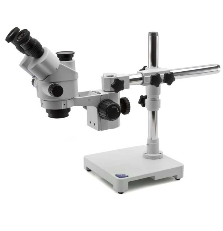 Stereomicroscop triniociular SLX cu mărire 7x-45x, raport de zoom 6,43:1, suport cu braț suspendat