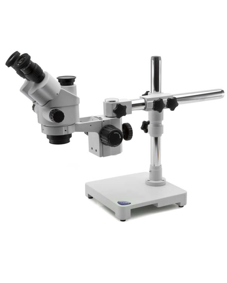 Stereomicroscop triniociular SLX cu mărire 7x-45x, raport de zoom 6,43:1, suport cu braț suspendat