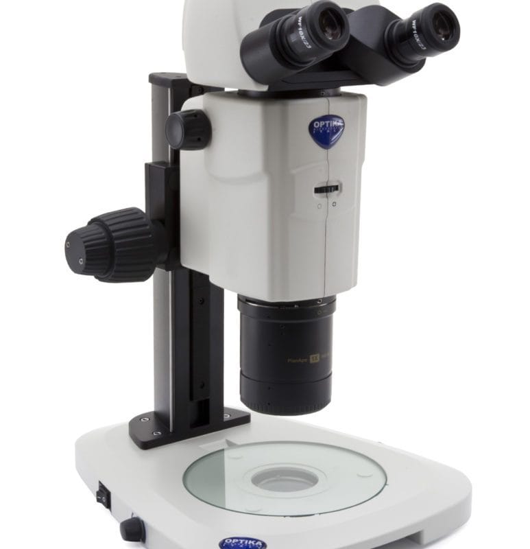 Microscop stereozoom pentru cercetări în științe biologice SZR-180, cu zoom continuu și iluminare coaxială integră, pentru observații macroscopice în biologie, patologie și cercetare medicală