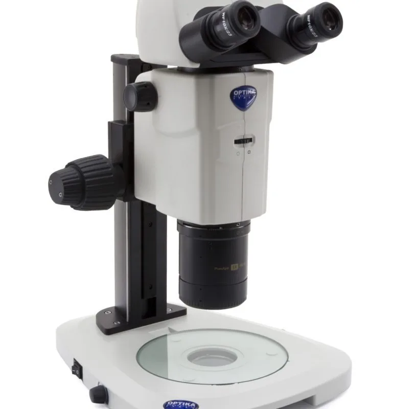 Microscop stereozoom pentru cercetări în științe biologice SZR-180, cu zoom continuu și iluminare coaxială integră, pentru observații macroscopice în biologie, patologie și cercetare medicală